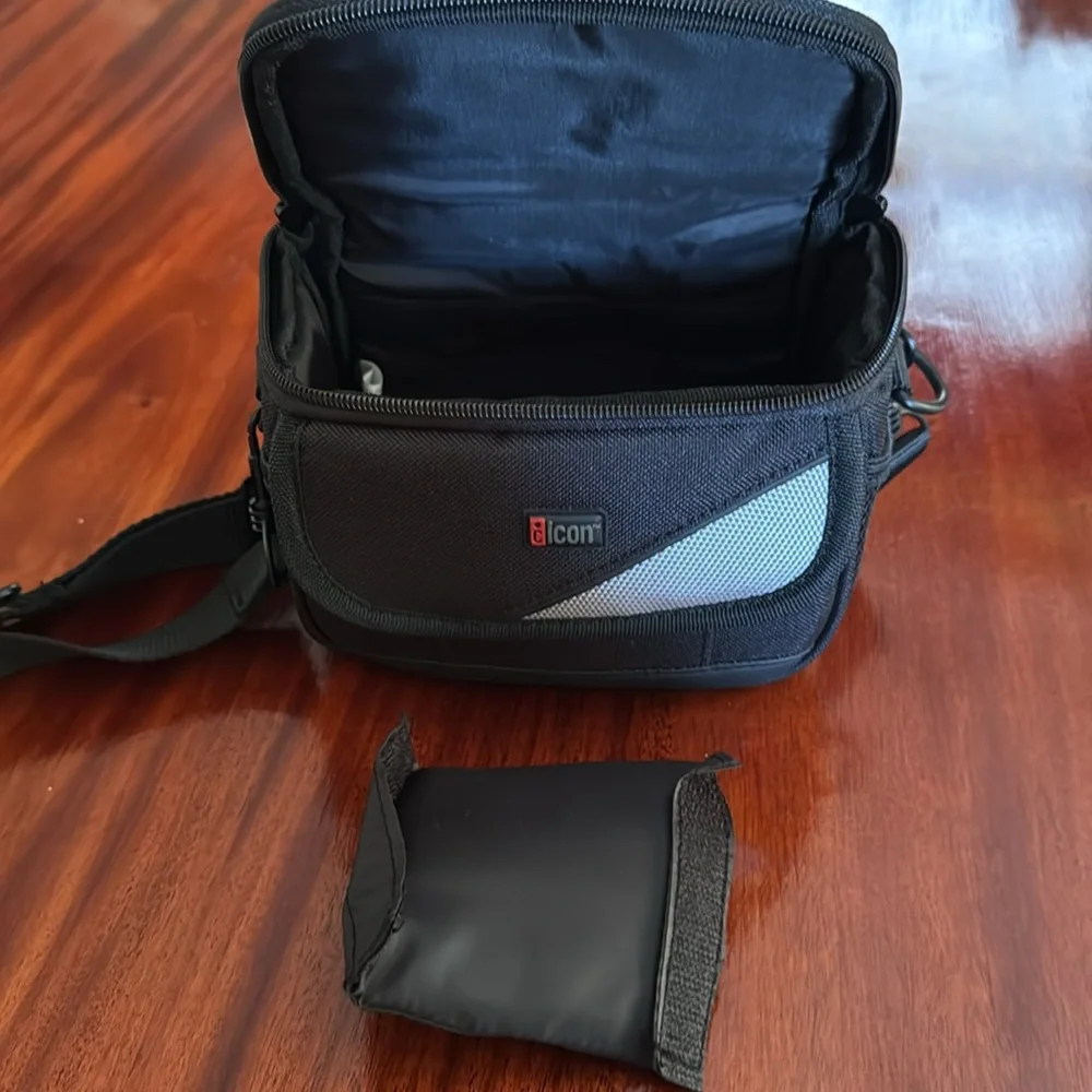 📷 Small iCon black camera bag with handle and shoulder strap.
